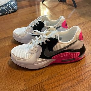 Women’s Nike Air Max Size 8